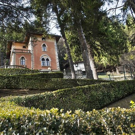Lasnigo Villa Pinetina B&B الغرفة الصورة