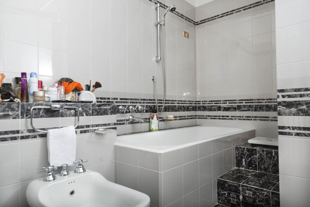 Lasnigo Villa Pinetina B&B الغرفة الصورة