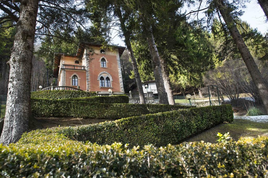 Lasnigo Villa Pinetina B&B الغرفة الصورة