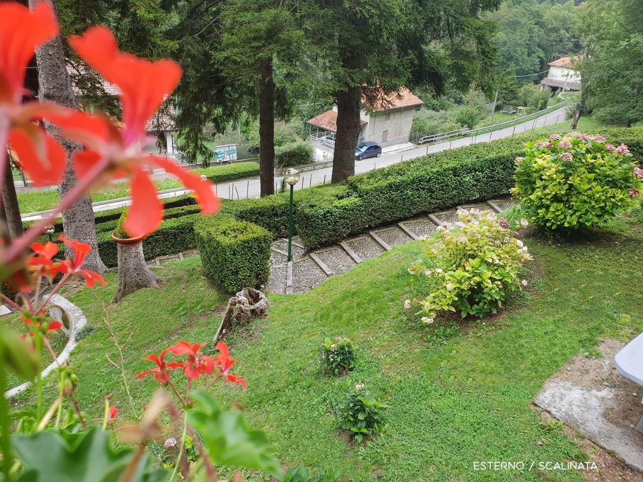 Lasnigo Villa Pinetina B&B المظهر الخارجي الصورة